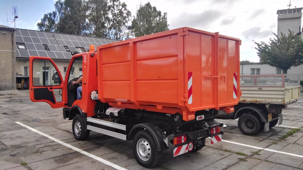 natahovak kontejneru | BOX-AUTO | Výroba užitkových nástaveb pro vozidla - Jihlava