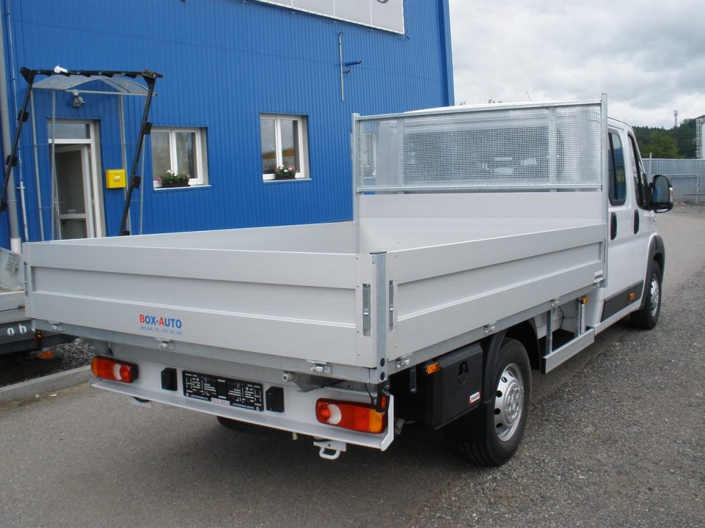 pevny valnik bez plachty | BOX-AUTO | Výroba užitkových nástaveb pro vozidla - Jihlava